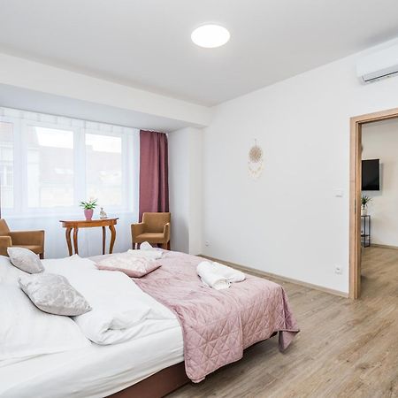 Appartement Perla Hradce 202 à Hradec Králové Extérieur photo